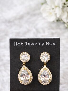 Sparkly Gold Teardrop Statement Earrings – Never Worn ✨ Bridal/Evening